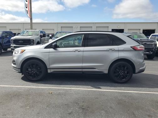 2023 Ford Edge SE