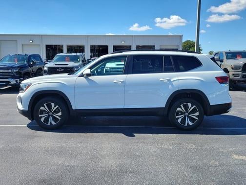 Pure White 2025 Volkswagen Atlas 2.0T SE