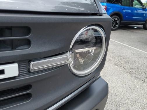 CARBONIZED GRAY METALLIC 2023 Ford Bronco BLACK DIAMOND