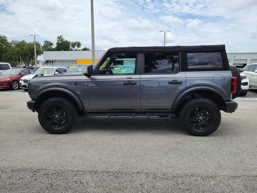CARBONIZED GRAY METALLIC 2023 Ford Bronco BLACK DIAMOND