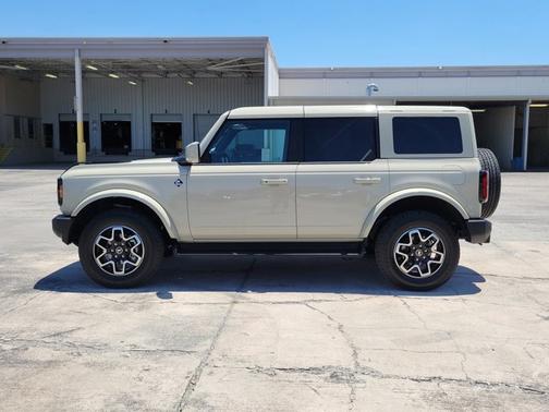 DESERT SAND 2025 Ford Bronco OUTER BANKS
