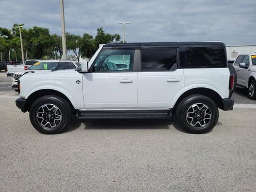 OXFORD WHITE 2025 Ford Bronco OUTER BANKS