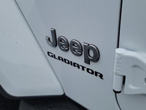 Bright White Clearcoat 2020 Jeep Gladiator OVERLAND