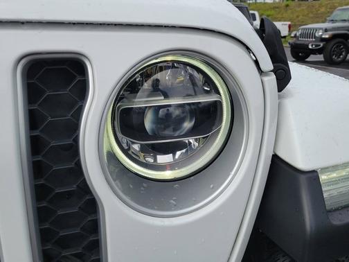 Bright White Clearcoat 2020 Jeep Gladiator OVERLAND