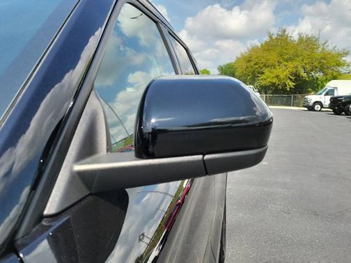 AGATE BLACK METALLIC 2023 Ford Explorer XLT