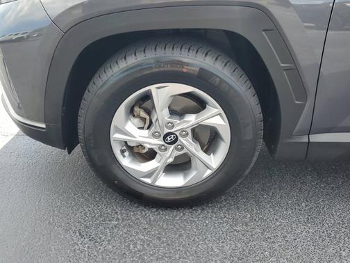 2022 Hyundai TUCSON SE