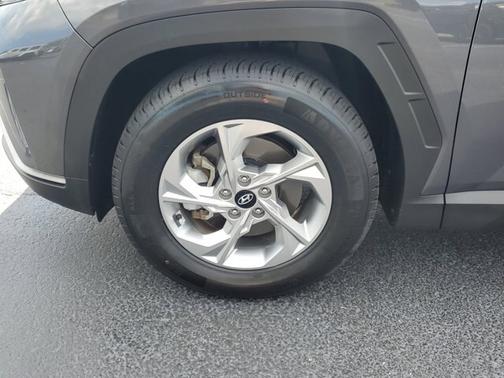 2022 Hyundai TUCSON SE