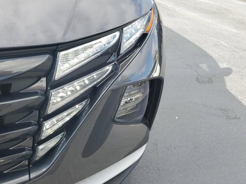 2022 Hyundai TUCSON SE
