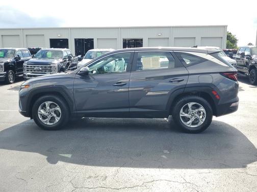 2022 Hyundai TUCSON SE