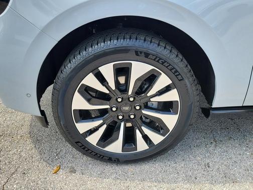 SPACE SILVER METALLIC 2025 Ford Expedition PLATINUM