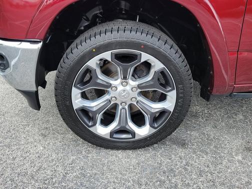 Delmonico Red Pearlcoat 2022 RAM 1500 LIMITED