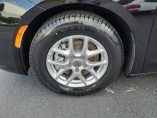 Black 2024 Chrysler Pacifica TOURING L