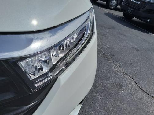 White 2022 Honda Odyssey TOURING
