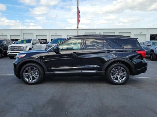 AGATE BLACK METALLIC 2023 Ford Explorer XLT