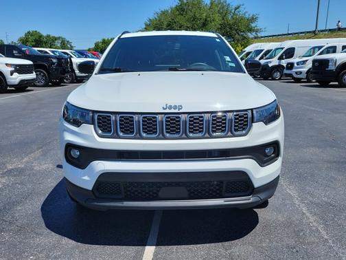 White 2024 Jeep Compass LATITUDE