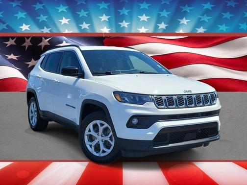 White 2024 Jeep Compass LATITUDE