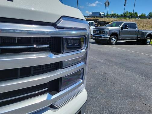 STAR WHITE 2025 Ford F-250 PLATINUM