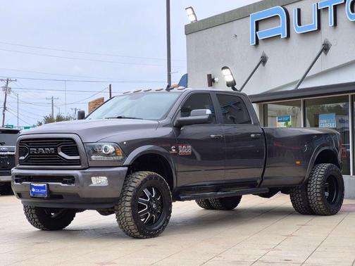 2018 RAM 3500 Laramie Crew Cab 4x4 8' Box