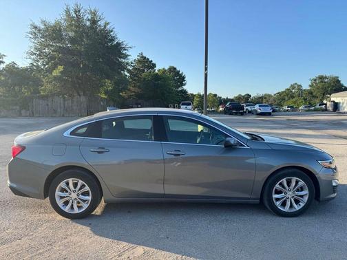 Sterling Gray Metallic 2024 Chevrolet Malibu FWD 1LT