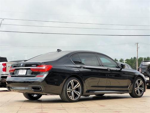 2016 BMW 750 i