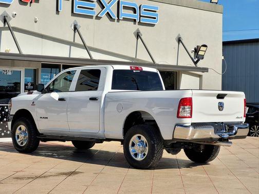 2022 RAM 2500 Tradesman Crew Cab 4x4 6'4' Box
