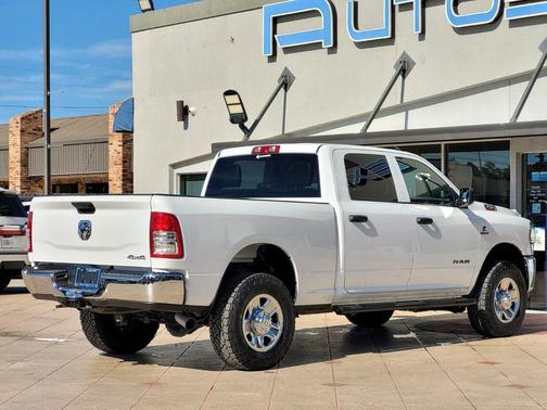 2022 RAM 2500 Tradesman Crew Cab 4x4 6'4' Box