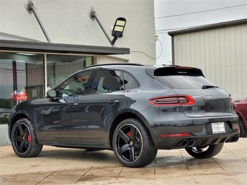 2018 Porsche Macan Turbo