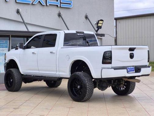 2022 RAM 2500 Laramie Crew Cab 4x4 6'4' Box