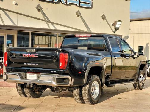 2022 GMC Sierra 3500 SLT