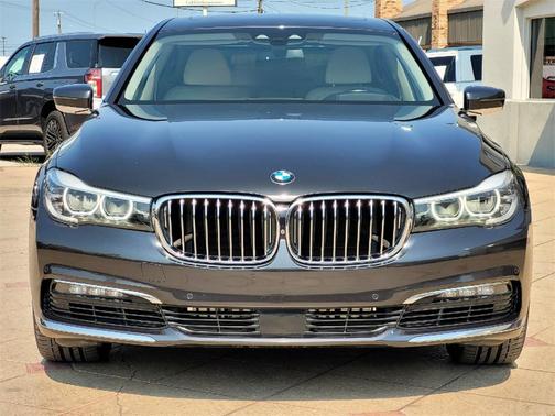 2016 BMW 740 i