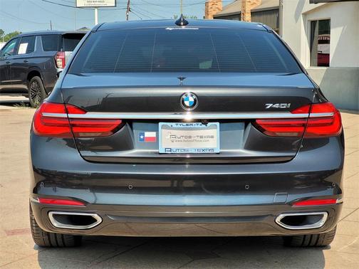 2016 BMW 740 i