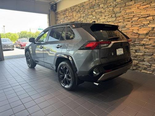 2022 Toyota RAV4 Hybrid SE