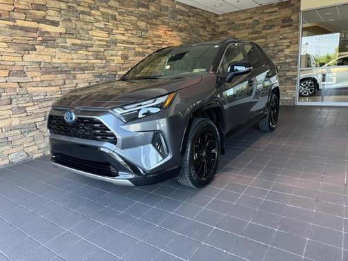 2022 Toyota RAV4 Hybrid SE
