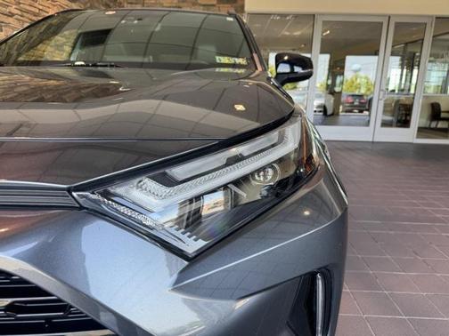 2022 Toyota RAV4 Hybrid SE