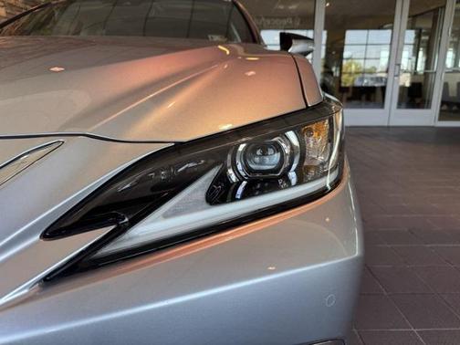 2022 Lexus ES 350 Base