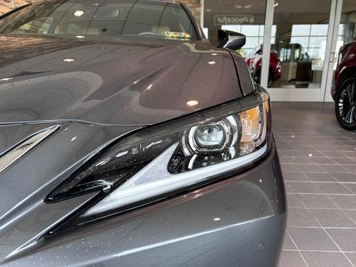 2022 Lexus ES 350 Base