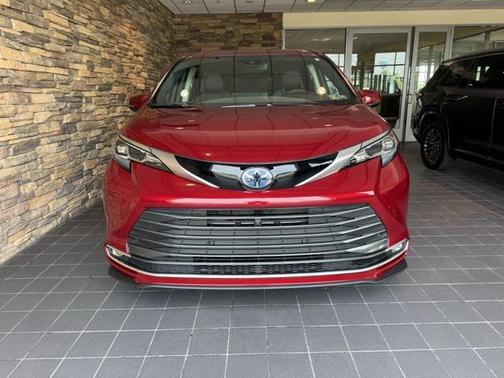 2024 Toyota Sienna Platinum 7 Passenger