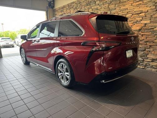 2024 Toyota Sienna Platinum 7 Passenger