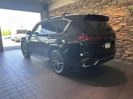 2022 Lexus LX 600 Base