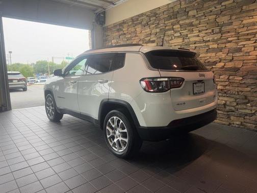 2024 Jeep Compass Latitude Lux