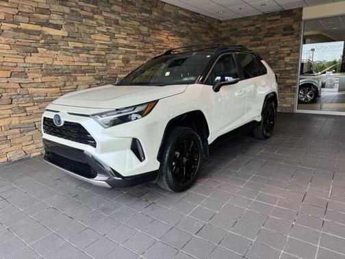 2022 Toyota RAV4 Hybrid SE