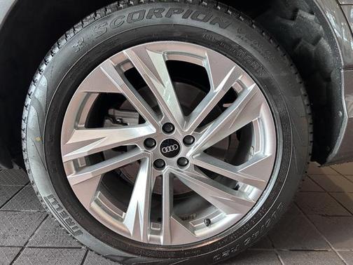 2022 Audi Q7 55 Premium Plus