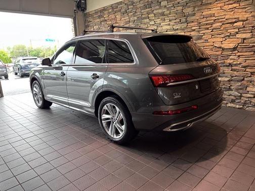 2022 Audi Q7 55 Premium Plus