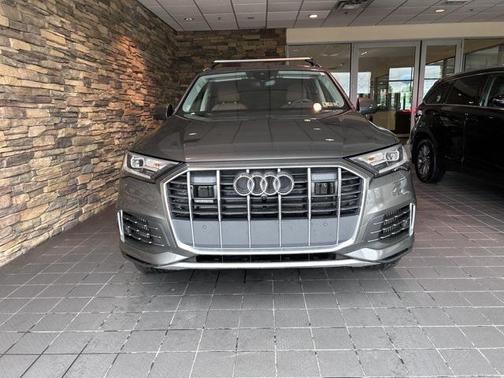 2022 Audi Q7 55 Premium Plus