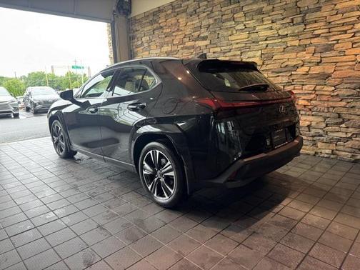 2025 Lexus UX 300h Base