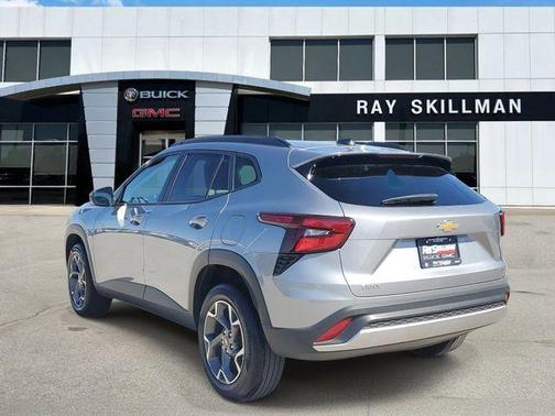 Sterling Gray Metallic 2025 Chevrolet Trax LT