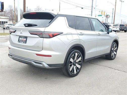 2025 Mitsubishi Outlander SE