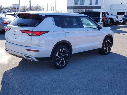 2024 Mitsubishi Outlander SE