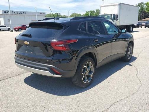 Black Metallic 2025 Chevrolet Trax LT