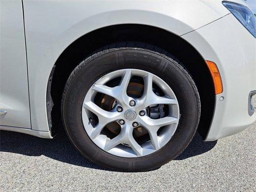 2017 Chrysler Pacifica Touring-L Plus